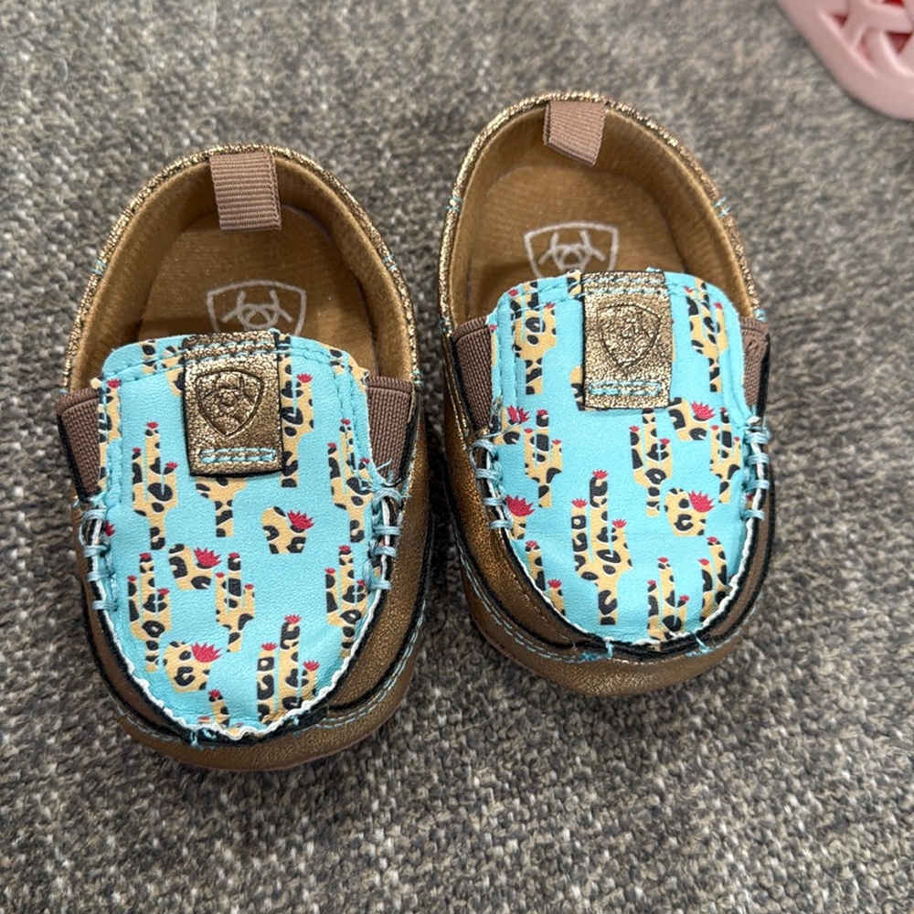 Infant Ariat stompers